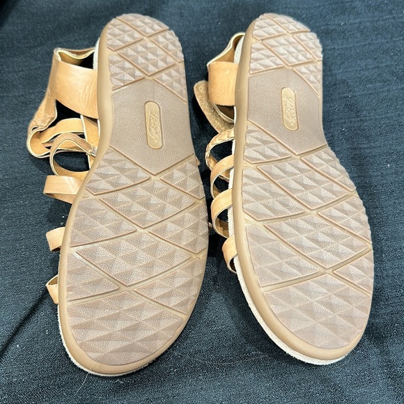 Pure Sole Sandals - Picture 2 of 4